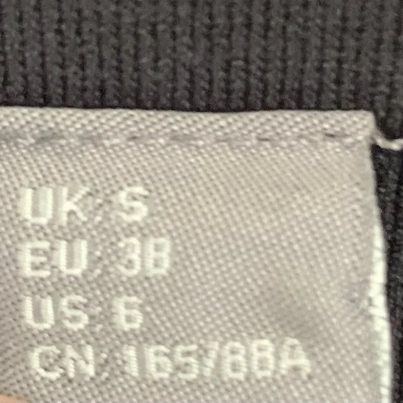 NWOT Sweaty Betty Black & White Biker Shorts - Picture 6 of 8